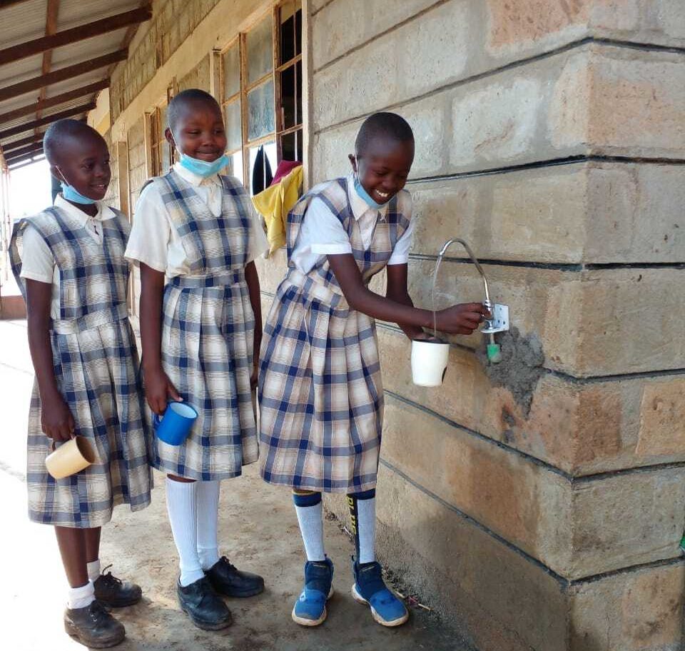 Emining students clean water fountain