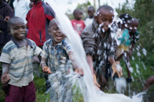 kids-celebrating-water
