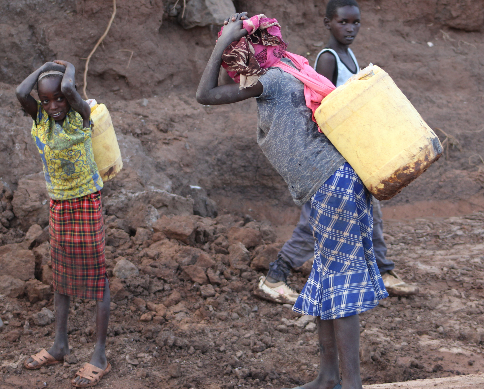 Women fetching water in Atot